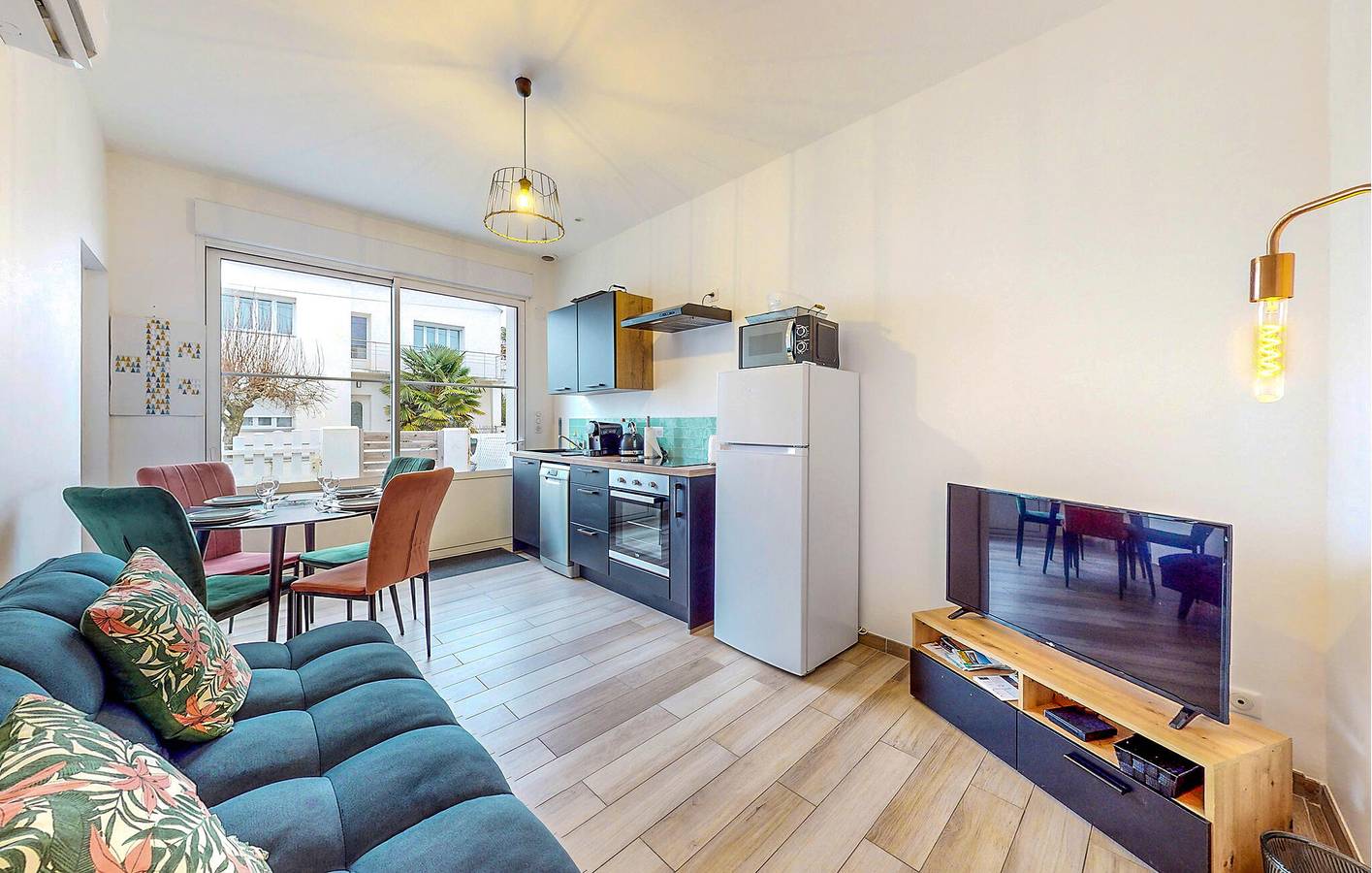 Gemütliche Wohnung mit eingezäuntem Garten, WiFi, Parkplatz in der Nähe von La Grande Conche Beach in Royan, Côte de Beauté