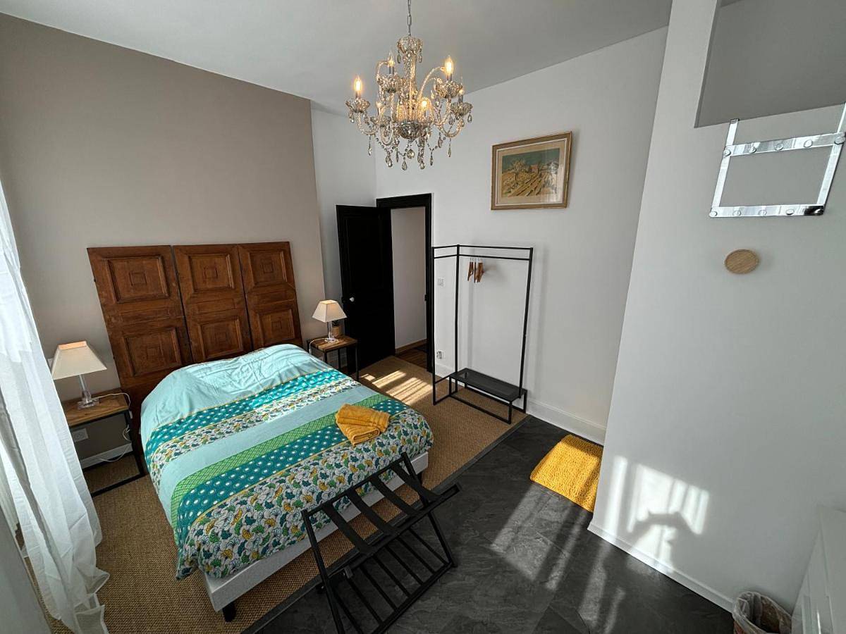 Double Room with Private Bathroom in Châteauroux, Région de Châteauroux