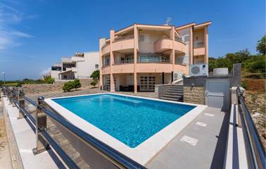 Cottage pour 3 personnes, avec piscine à Šibenik
