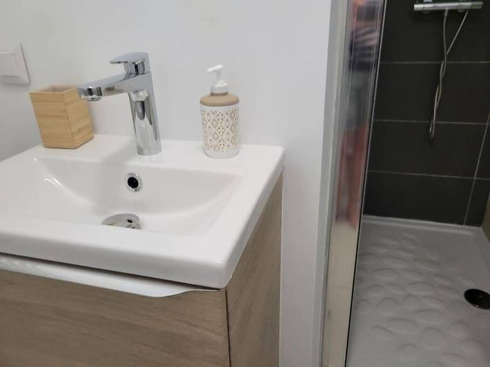 Gîte pour 5 personnes, avec jacuzzi et piscine ainsi que balcon et sauna dans Le Pont du Gard - 4