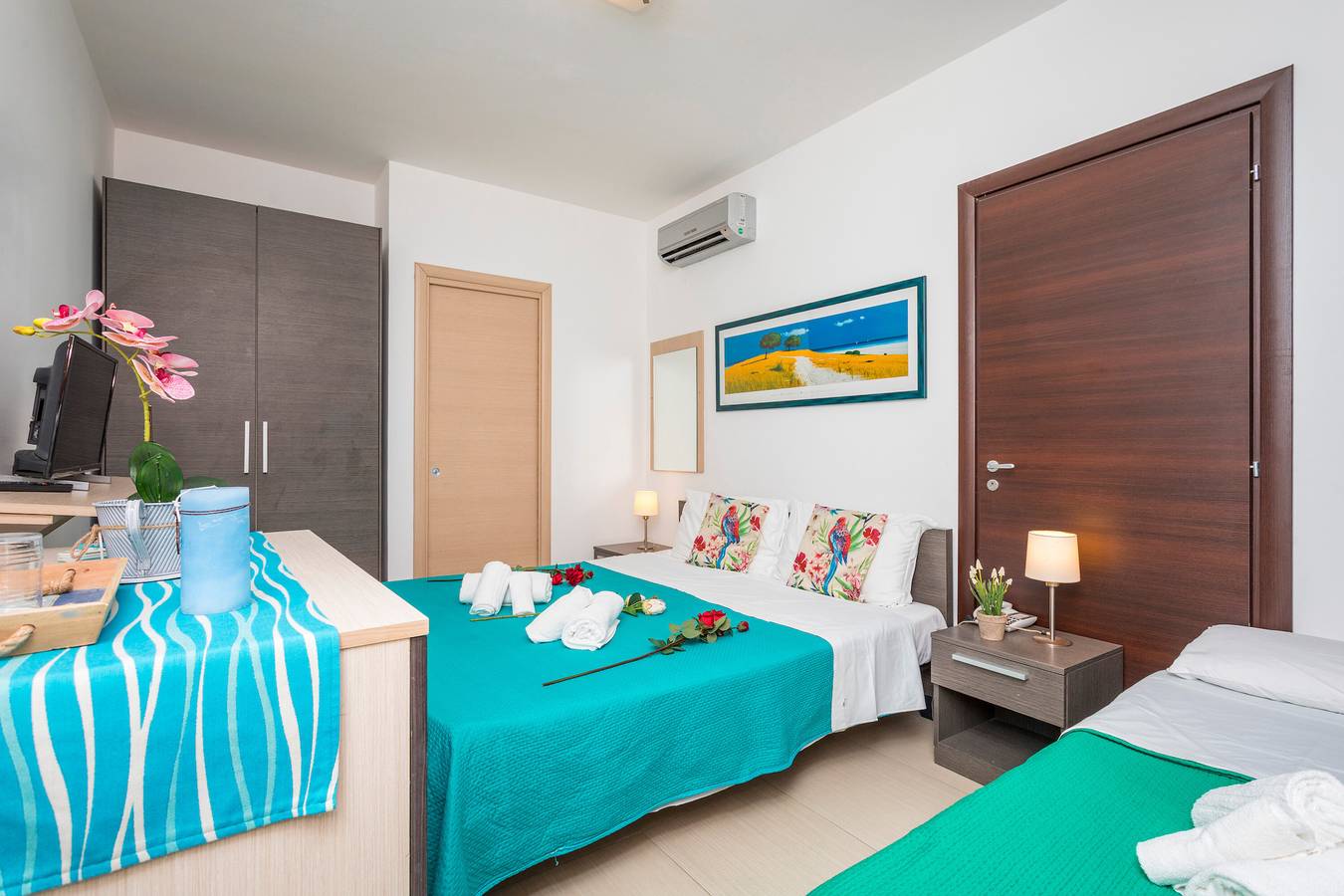 Room 'Camera Tripla Primo Piano 209' with shared terrace, Wi-Fi and air conditioning in Giardini-Naxos, Messina Provinsen