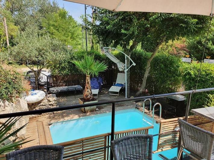 Location de vacances pour 2 personnes, avec vue ainsi que piscine et jardin, animaux acceptés à Entrecasteaux - 2