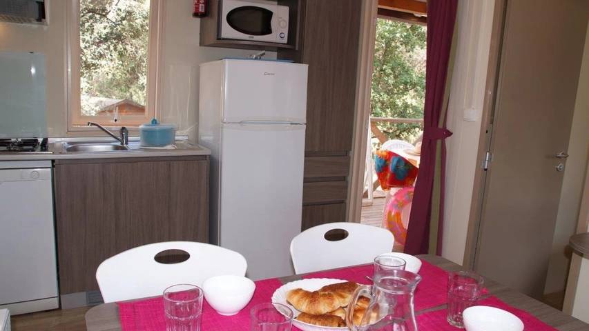 Camping pour 4 personnes, avec jacuzzi ainsi que piscine et bassin pour enfant à Le Muy - 4