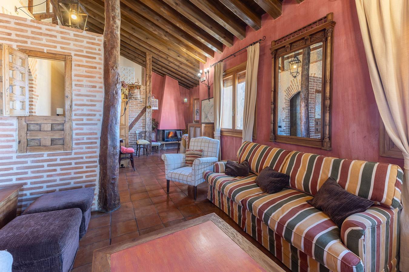 Gîte Rural « La Chatarrería De Ferreros » avec Vue sur la Montagne, Terrasse Privée et Wi-Fi in Otero de Herreros, Province de Ségovie