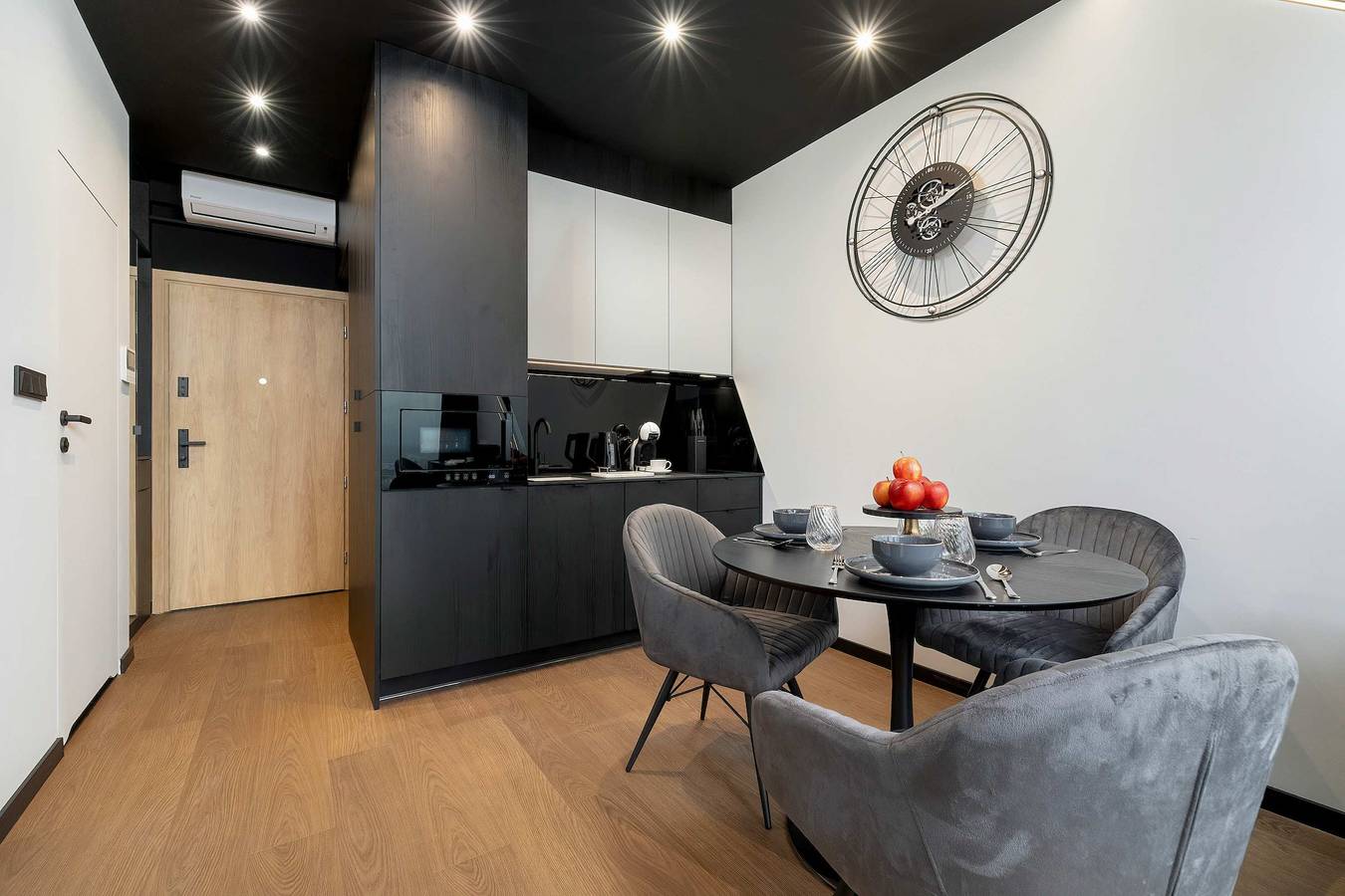 Całe studio, Studio dla 4 osób z jacuzzi in Katowice, Śląsk