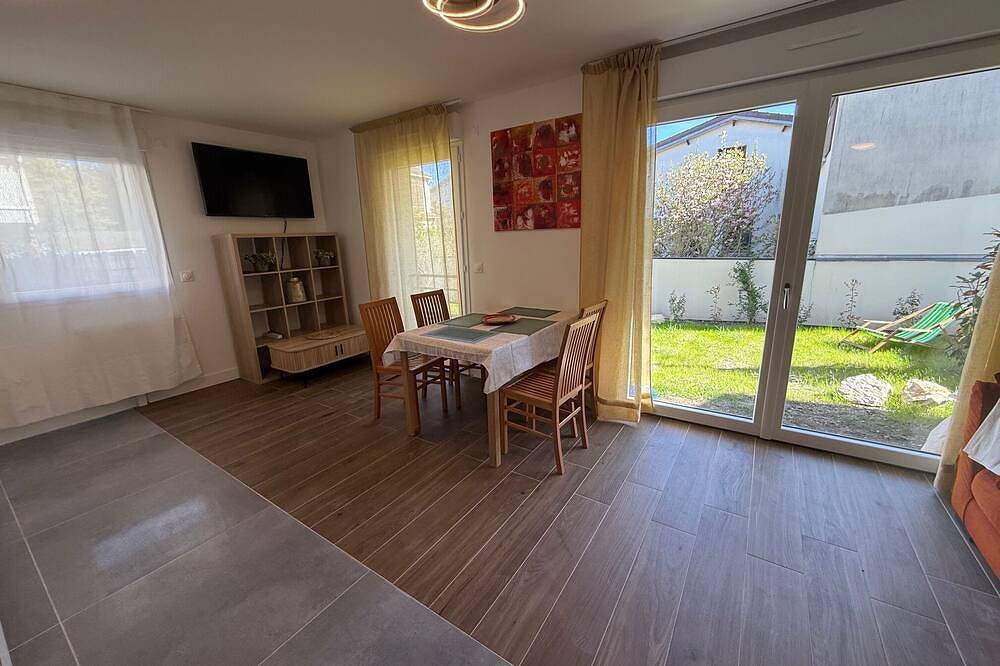 Entire apartment, Magnificent three-room apartment with large garden in Paris Malakoff in Malakoff, Hauts-de-Seine