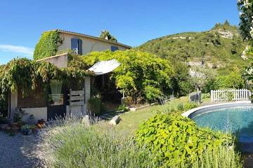 Cottage pour 6 personnes, avec jardin dans Abbaye de Saint Michel de Frigolet