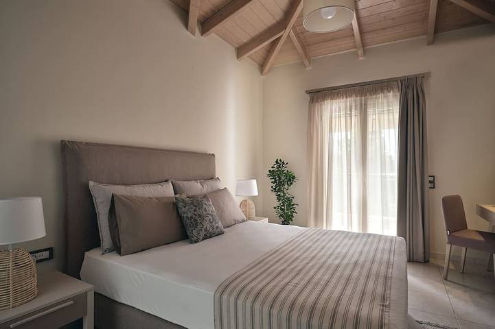 Apartment for 6 people, with pool and garden in Laganas