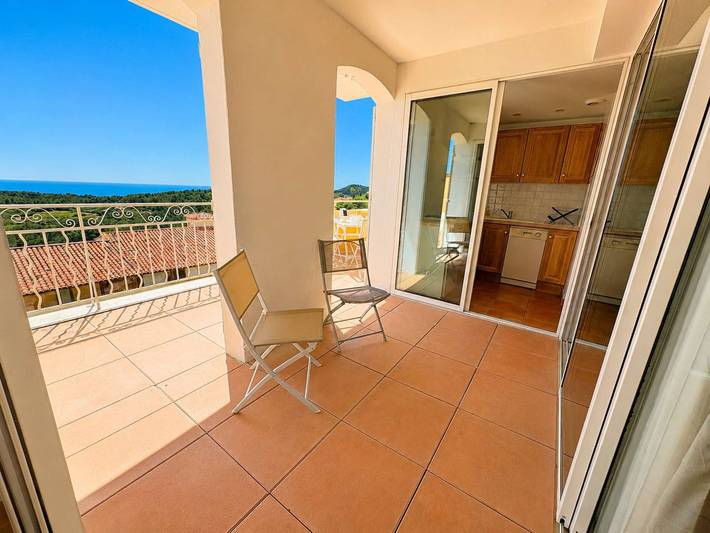 Gîte pour 4 personnes, avec terrasse dans Golf De Fregate