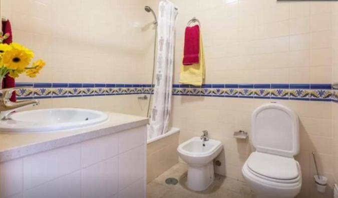 Gîte pour 2 personnes, avec terrasse ainsi que piscine et vue à Santa Luzia - 4