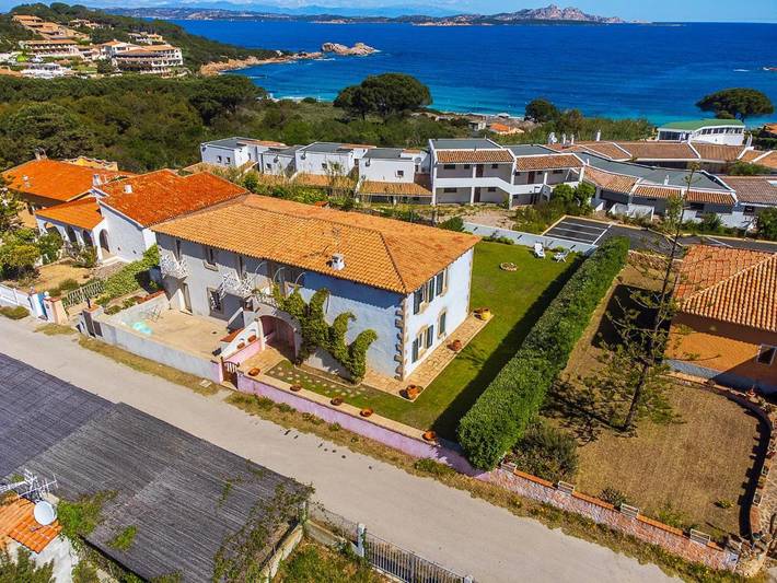 Villa per 8 persone, con Balcone e Terrazza nonché Giardino a Baja Sardinia
