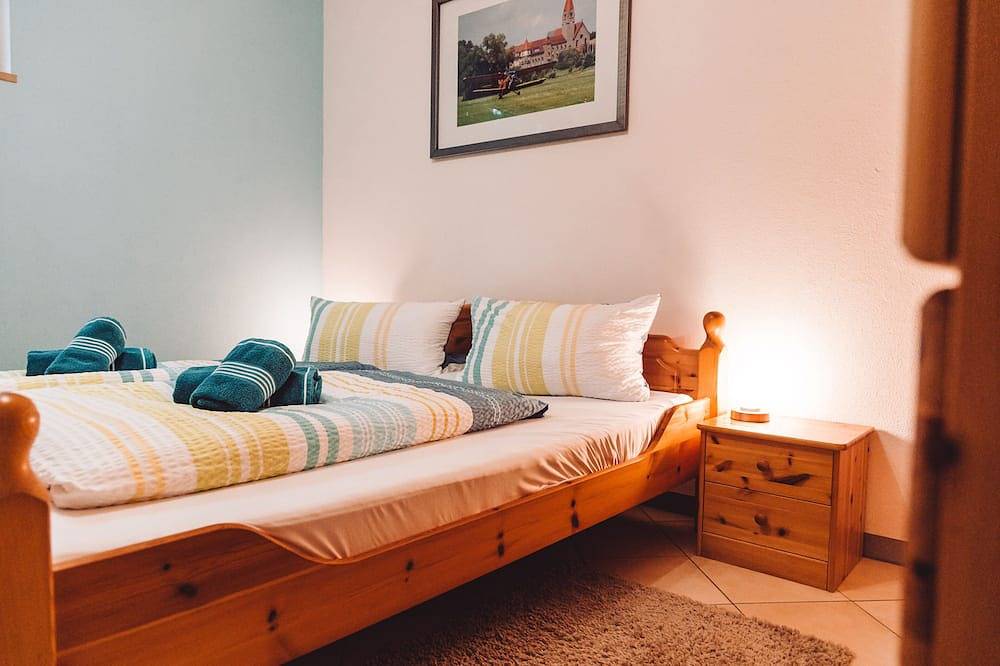 Ganze Wohnung, Moderne Ferienwohnung (80qm) mit gemütlicher Sitzecke im Garten in Kolitzheim, Fränkisches Weinland