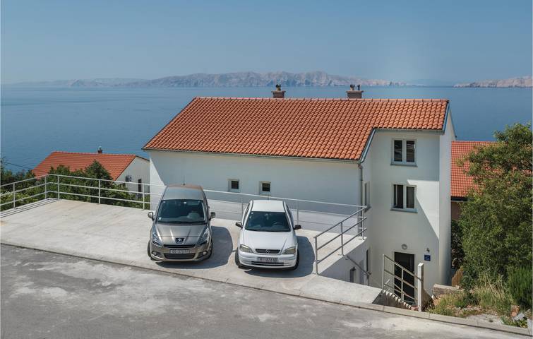 Gîte pour 4 personnes, avec terrasse et jardin à Senj
