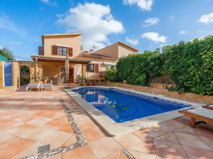 Chalet para 6 personas, con terraza además de piscina y jardín - 1