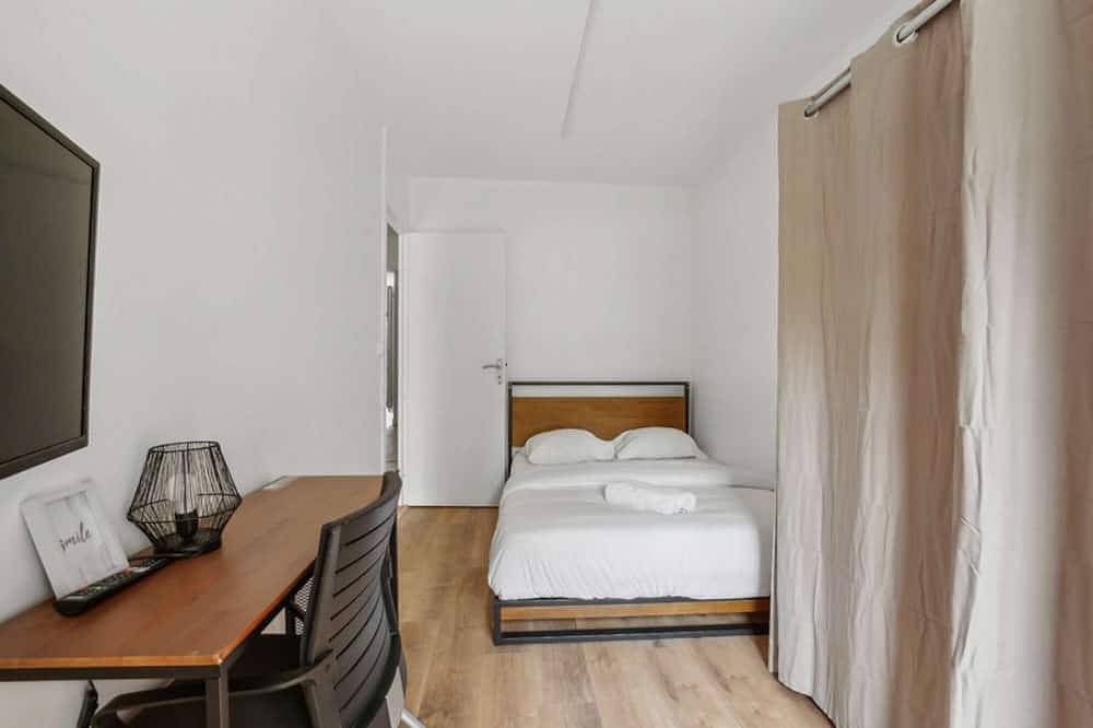 Ganze Wohnung, Chic apart with balcony and parking in Cergy, Val-d'Oise