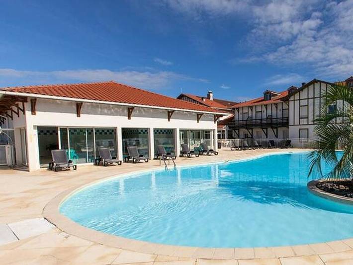 Camping pour 4 personnes, avec Balcon/Terrasse ainsi que Piscine et Sauna