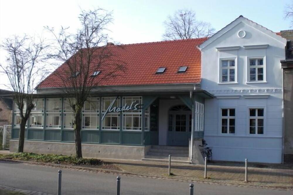 Ganze Wohnung, Apartment  in village green near Berlin , im historischen Dorfkrug Petershagen in Petershagen/Eggersdorf, Märkische Schweiz-Oderland