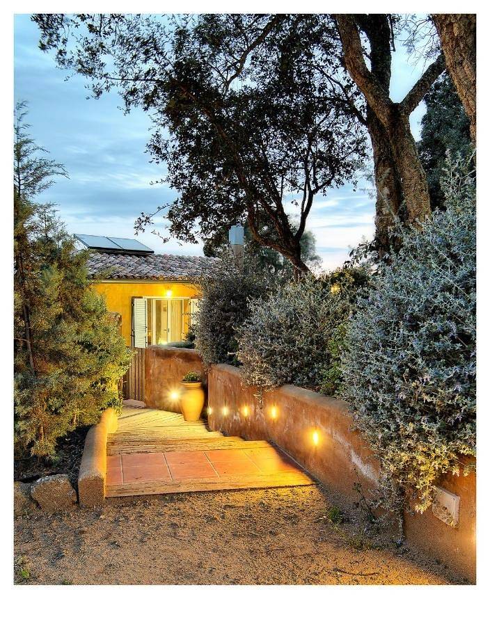 Casa rural para 3 personas, con Terraza además de Jardín y Piscina en Montrás