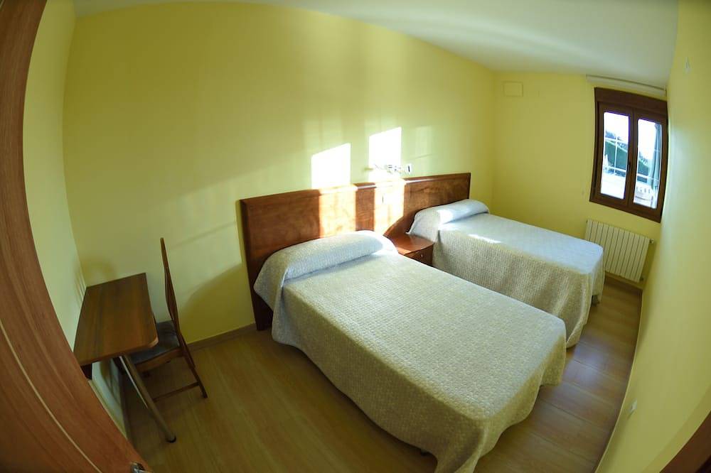 Luxury apartment with pool and tennis court. Usil-Mogro beach front in Mogro, Miengo