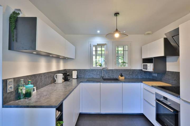 Gîte pour 4 personnes, avec jardin à Saint-Nazaire-les-Eymes - 3