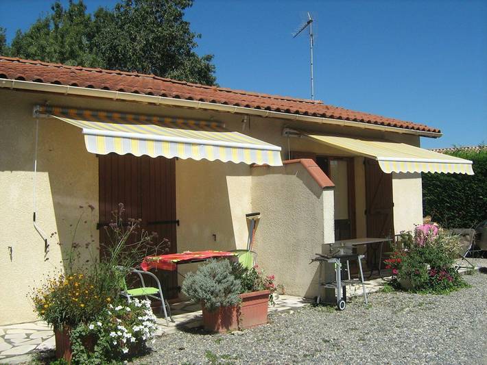 Gîte pour 2 personnes, avec Terrasse ainsi que Jardin et Piscine
