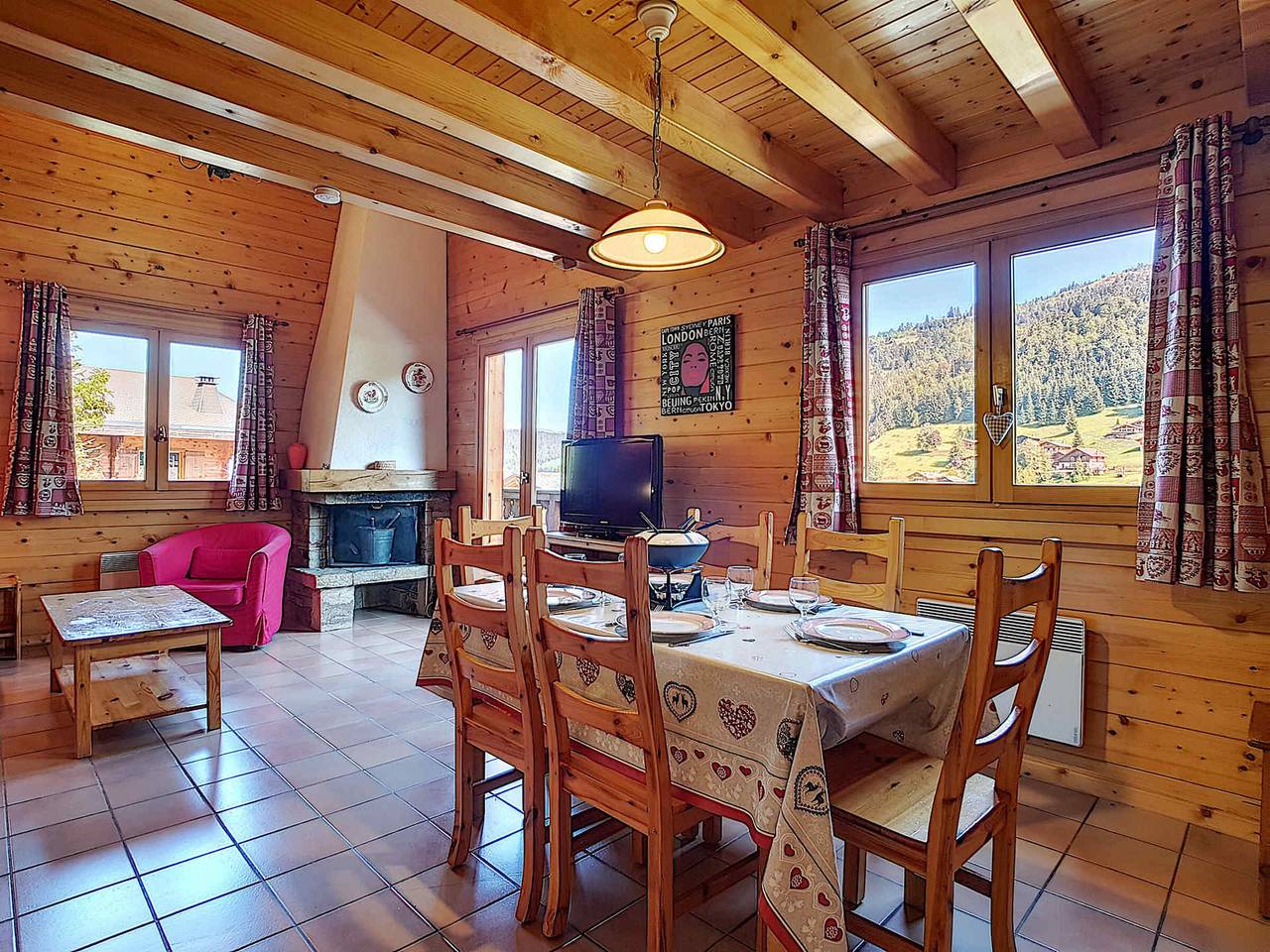 Apartamento entero, Medio chalet para 6 en La Clusaz con Wifi, admite mascotas y parking in La Clusaz, Región de Annecy