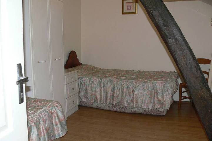 Location de vacances pour 8 personnes, avec piscine et jardin à Allonnes - 4