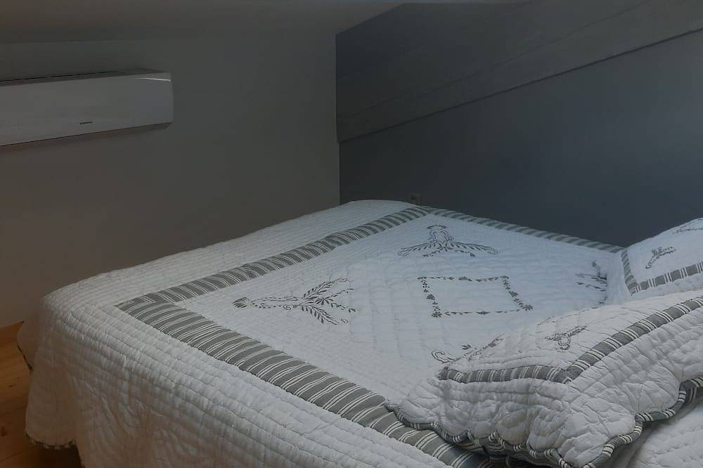 Accommodation In A Renovated Ardechoise Farmhouse In The Heart Of The Ardeche Region in Saint-Laurent-du-Pape, Privas (arrondissement)