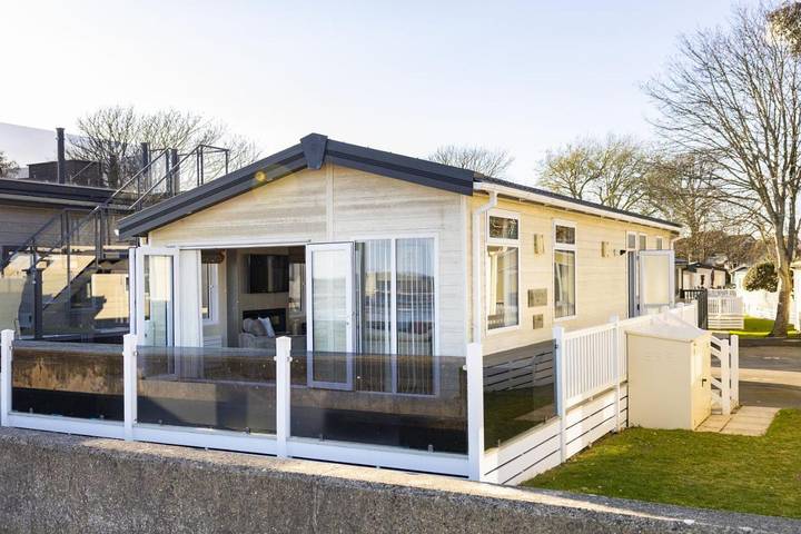 Holiday rental for 4 people, with Terrace and Pool in Mudeford