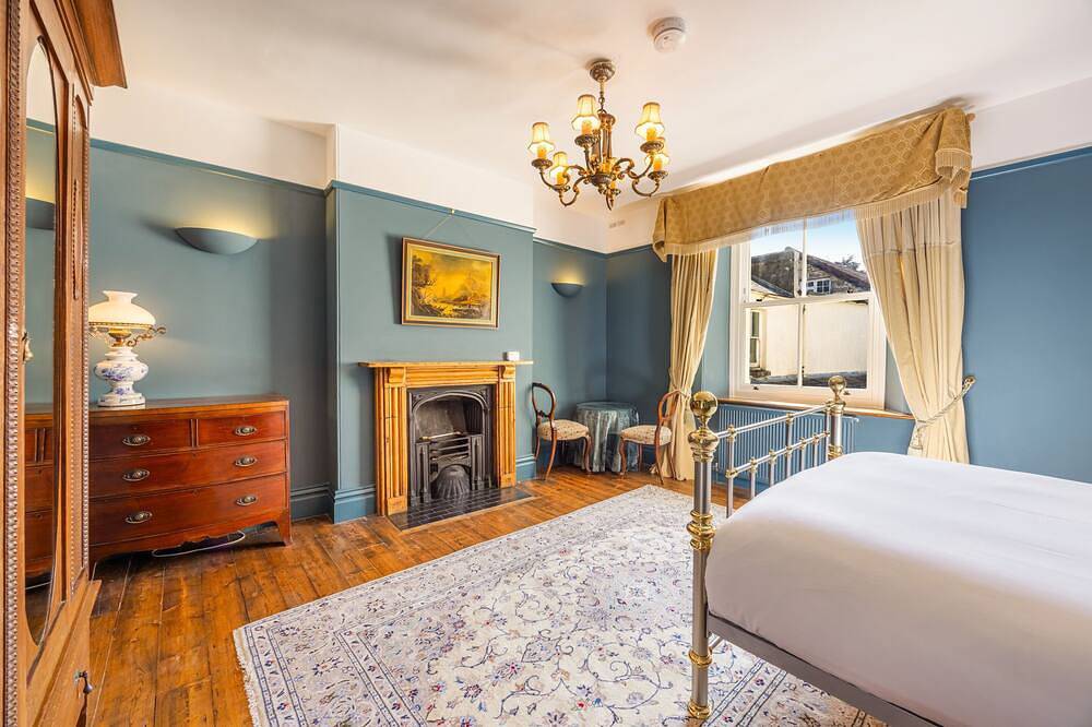 Ganze Wohnung, Deluxe-Apartment-Eigenes Badezimmer-Blick auf den Hof in Chagford, Dartmoor National Park