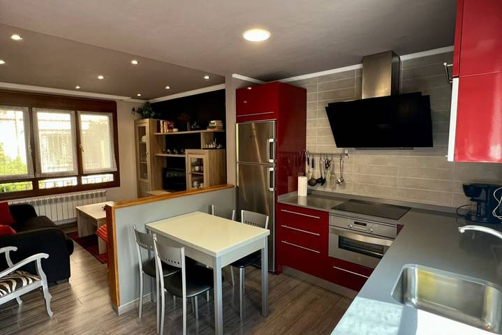 Appartement entier, Appartement de vacances pour 6 personnes avec balcon/terrasse in Niembro, Llanes