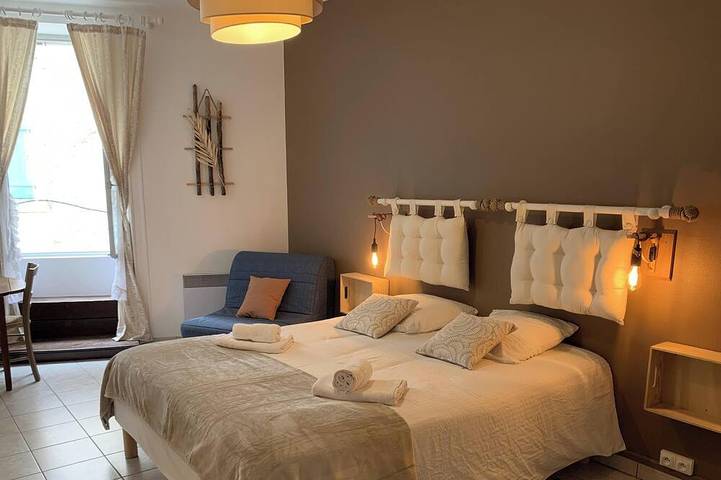 Location de vacances pour 5 personnes, avec jardin à Aubeterre-sur-Dronne - 2