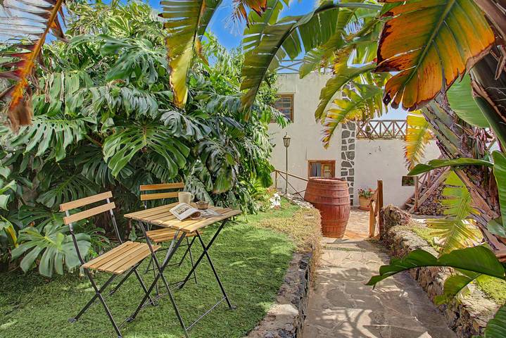 Appartement entier, Appartement de vacances « La Paredita Casa Acentejo » avec vue montagne, piscines et Wi-Fi in El Tanque, Tenerife du Nord