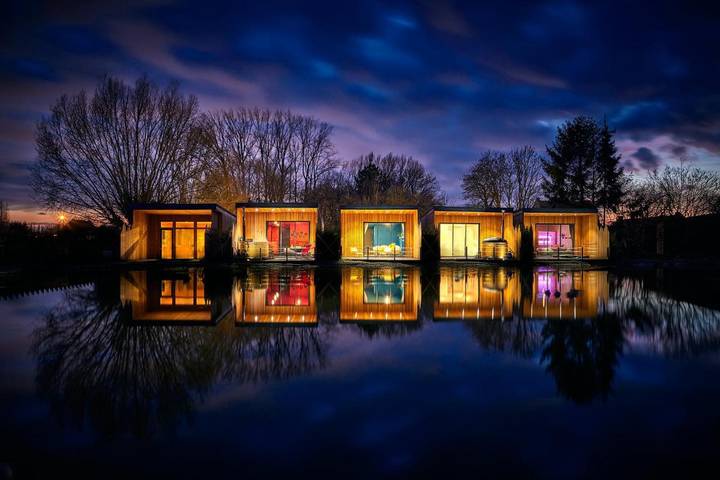 Gîte pour 2 personnes, avec Jacuzzi ainsi que Terrasse et Vue sur le lac à Avelgem
