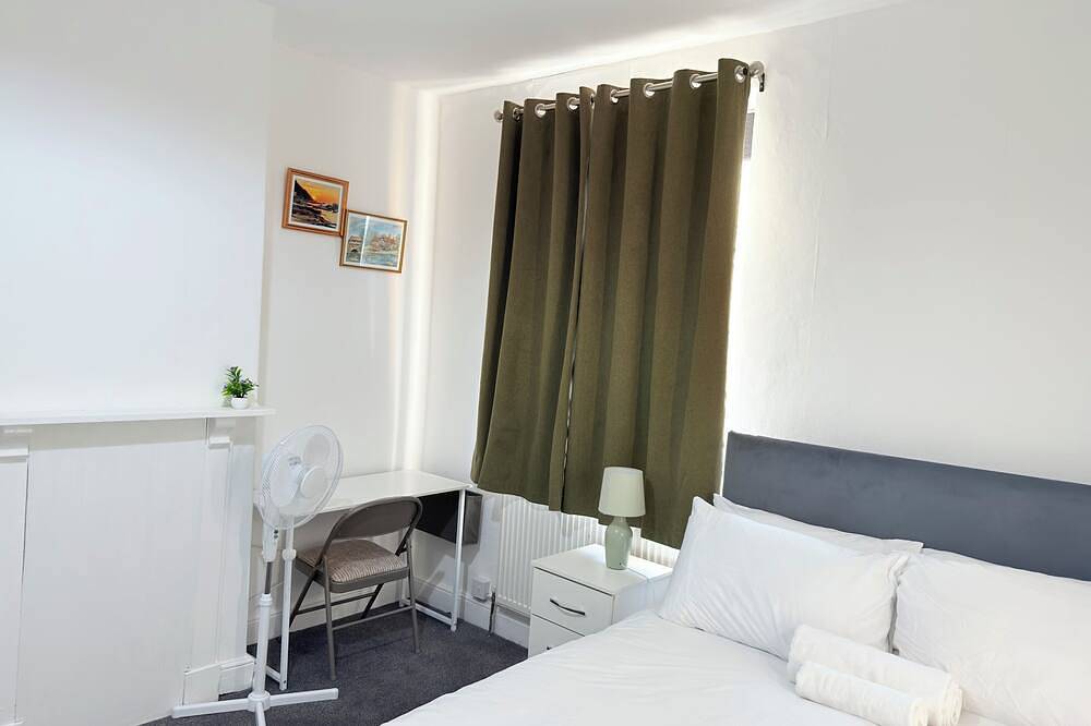 Spacious Cardiff House + Free Parking, Fast Wifi Near City Centre in Cardiff, Cardiff region