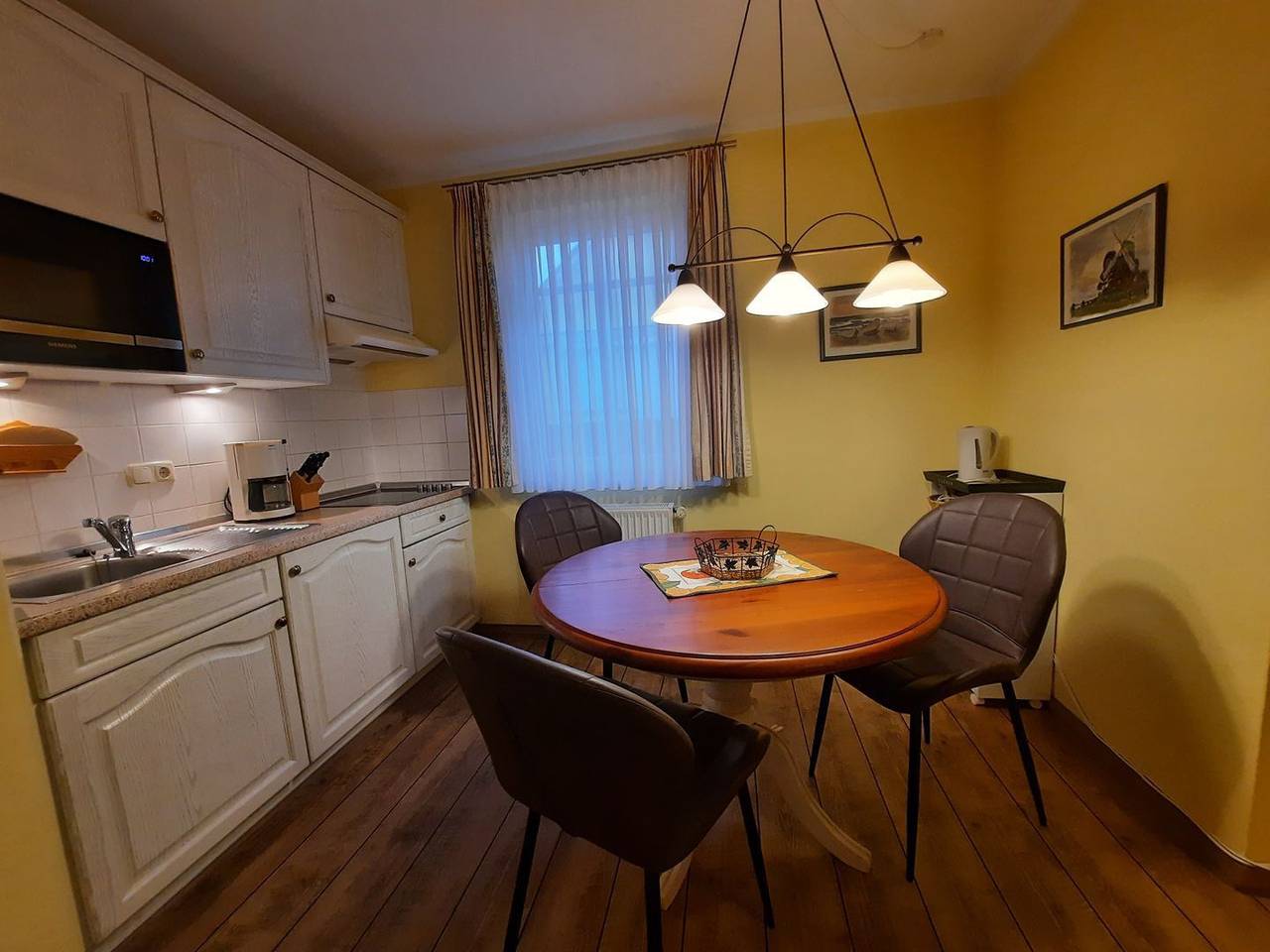 Appartement entier, Hübsche, ruhige Ferienwohnung mit Balkon und Wlan - nur 180 m zum Ostseestrand! in Ostseebad Kühlungsborn, Kühlungsborn