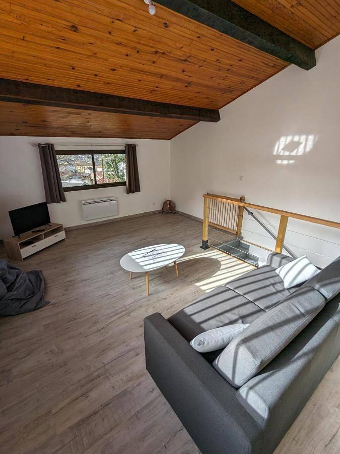 Gîte pour 4 personnes, avec terrasse et vue, adapté aux familles à Tarascon-sur-Ariège - 2
