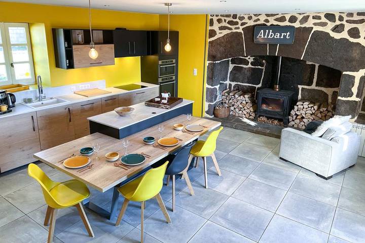 Location de vacances pour 8 personnes, avec vue et jardin à Saint-Cirgues-de-Jordanne - 3