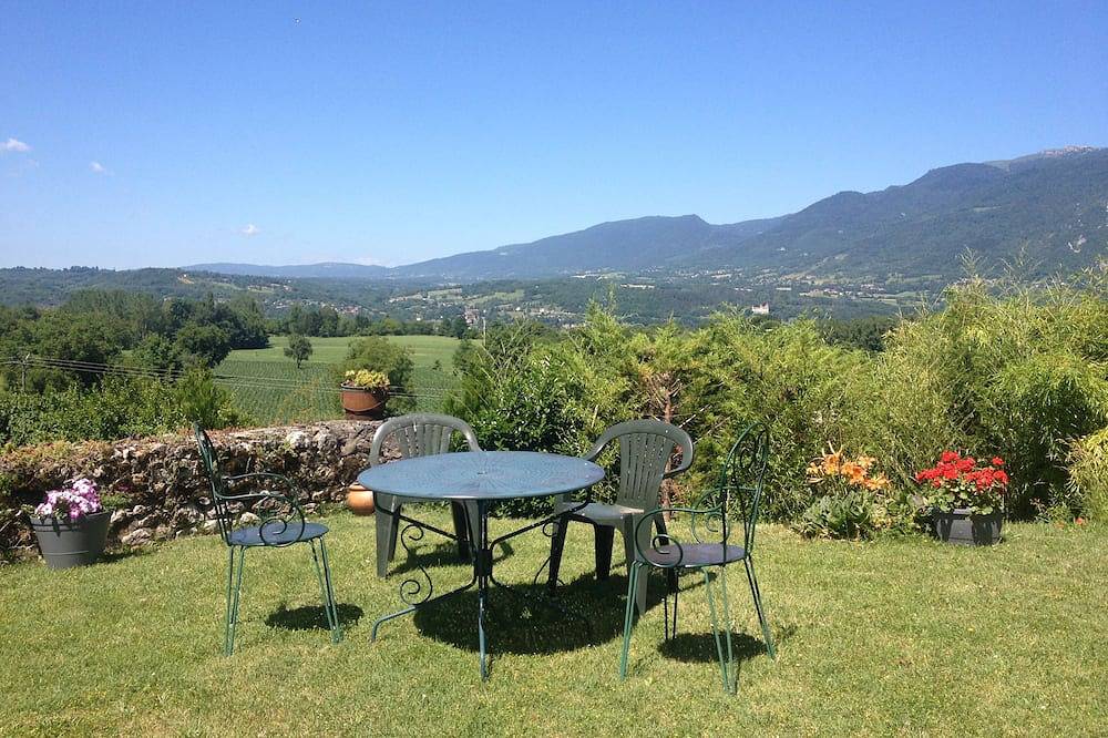 Superb house with vines and view of the Grand Colombier in Saint-Martin-de-Bavel, Belley