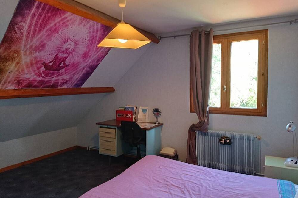 Acogedora y tranquila habitación doble con amplio escritorio in Fruges, Montreuil (Região)