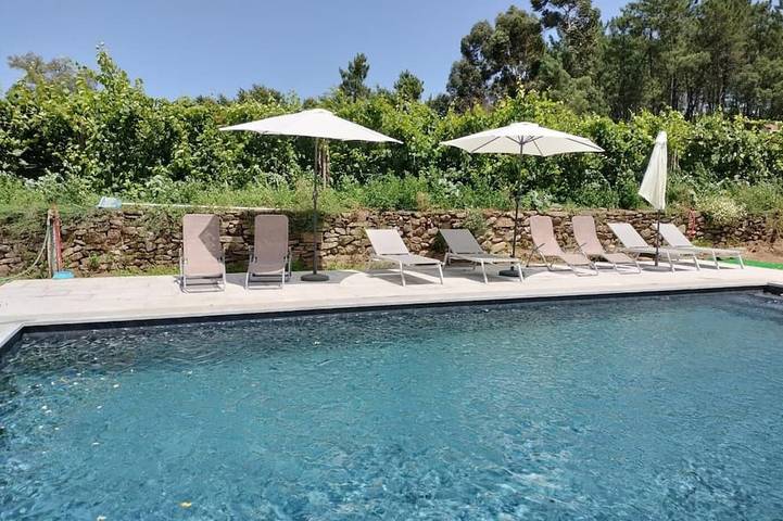 Gîte pour 4 personnes, avec jardin et piscine