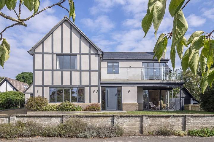 Holiday rental for 8 people, with hot tub and balcony as well as garden in Thorpeness