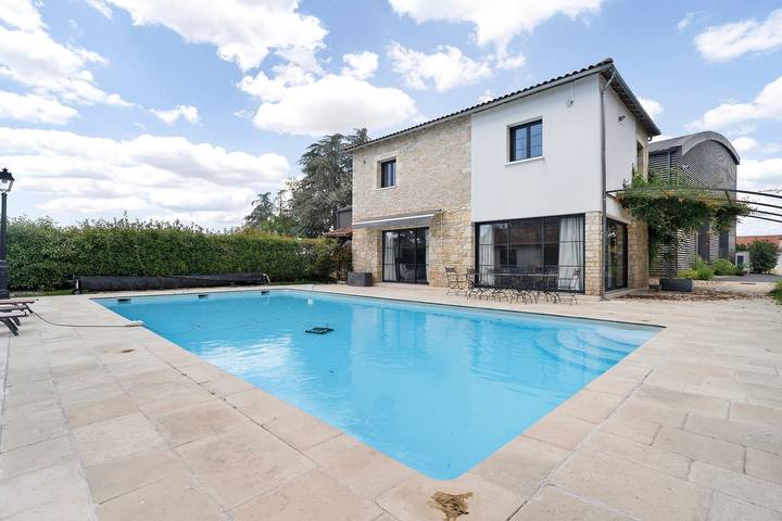 Location de vacances pour 10 personnes, avec Balcon ainsi que Jardin et Sauna à Bergerac