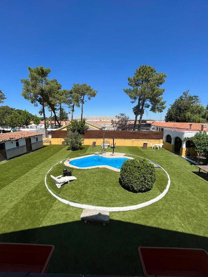 Chalet para 20 personas, con jardín además de vistas y piscina, Se admiten mascotas - 1