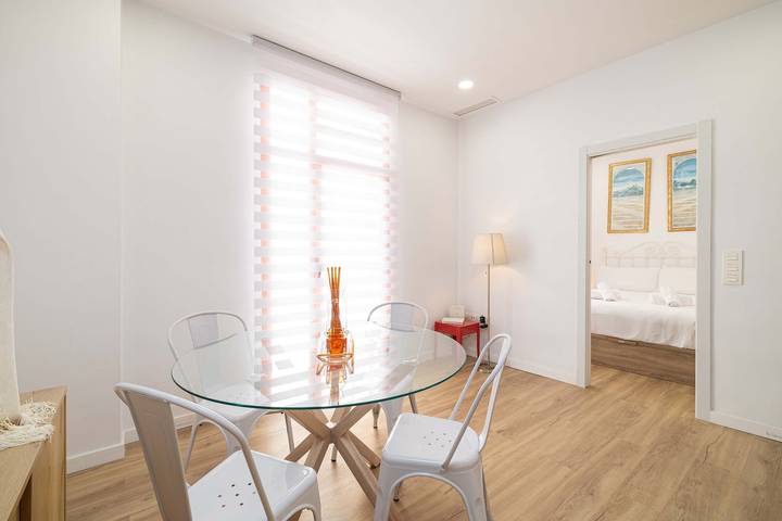 Entire apartment, Large 2Br Duplex -10 Min Walk to Historic Center in Málaga Central District, Malaga