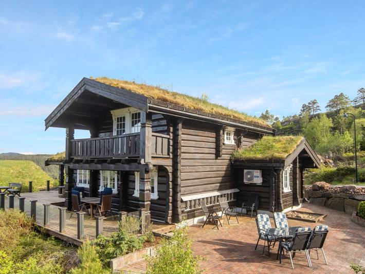 Ferienhaus für 8 Personen, mit Balkon und Terrasse sowie Garten und Seeblick in Åseral