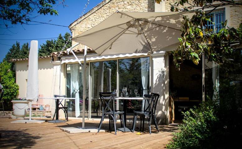 Chambre d’hôte pour 2 personnes, avec Terrasse et Jardin ainsi que Piscine et Vue à Orange