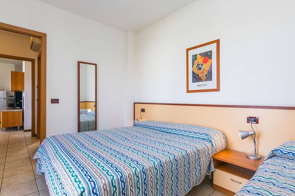 Entire apartment, Cosy apartment for 6 people with A/C, Wifi, Tv and balcony in Porto Santa Margherita, Caorle