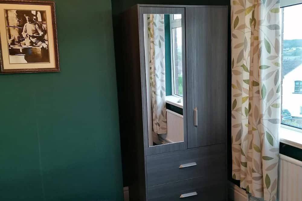 Sunset View, Comfortable spacious house in the beautiful County of Staffordshire in Stoke-on-Trent, Midlands