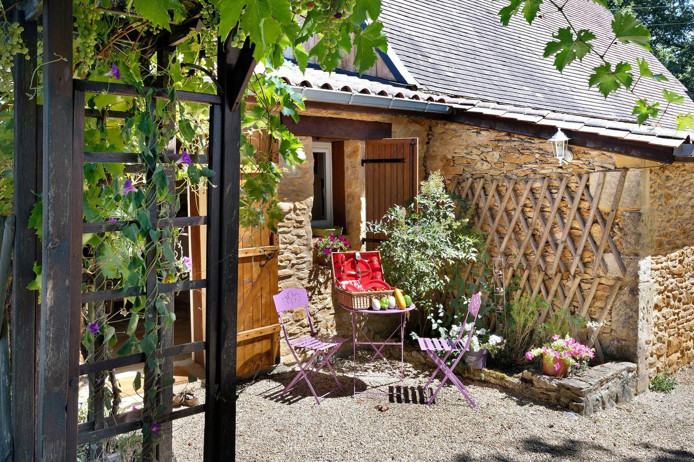 Appartement entier, Appartement « La Clésinerie » avec piscine privée, terrasse privée et Wi-Fi in Badefols-sur-Dordogne, Périgord Pourpre